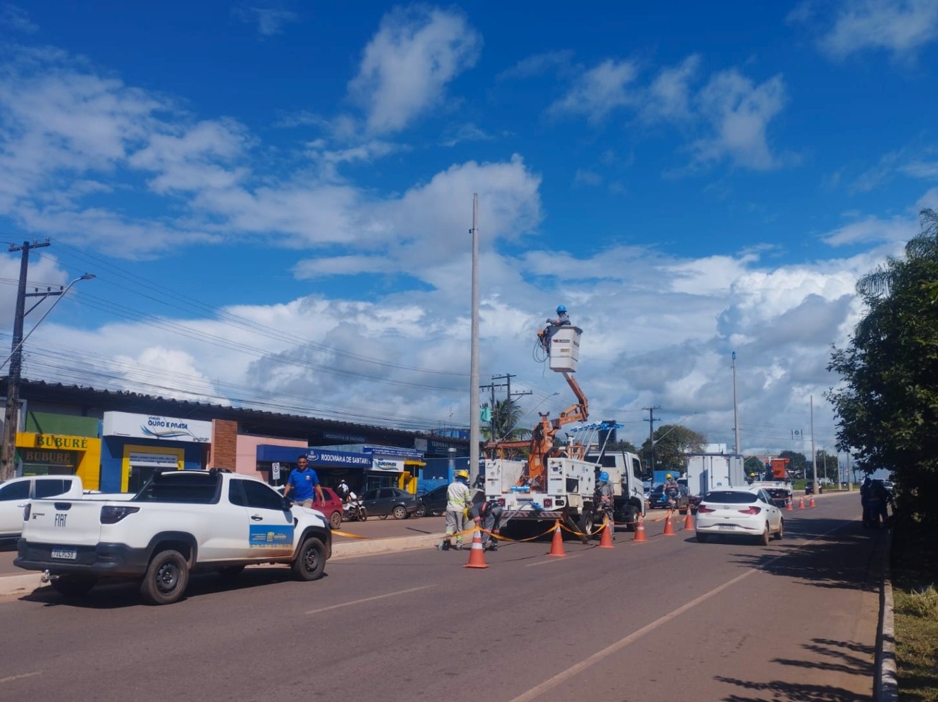 Imagem de Prefeitura de Santarém avança na modernização da iluminação pública com implantação de postes e luminárias de LED