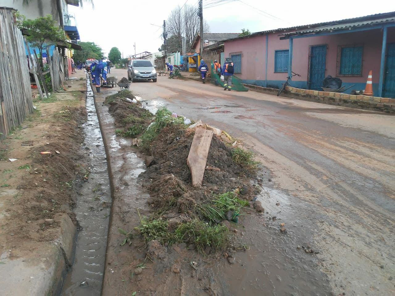 Ruas de bairros da Zona Central recebem serviços de limpeza pública