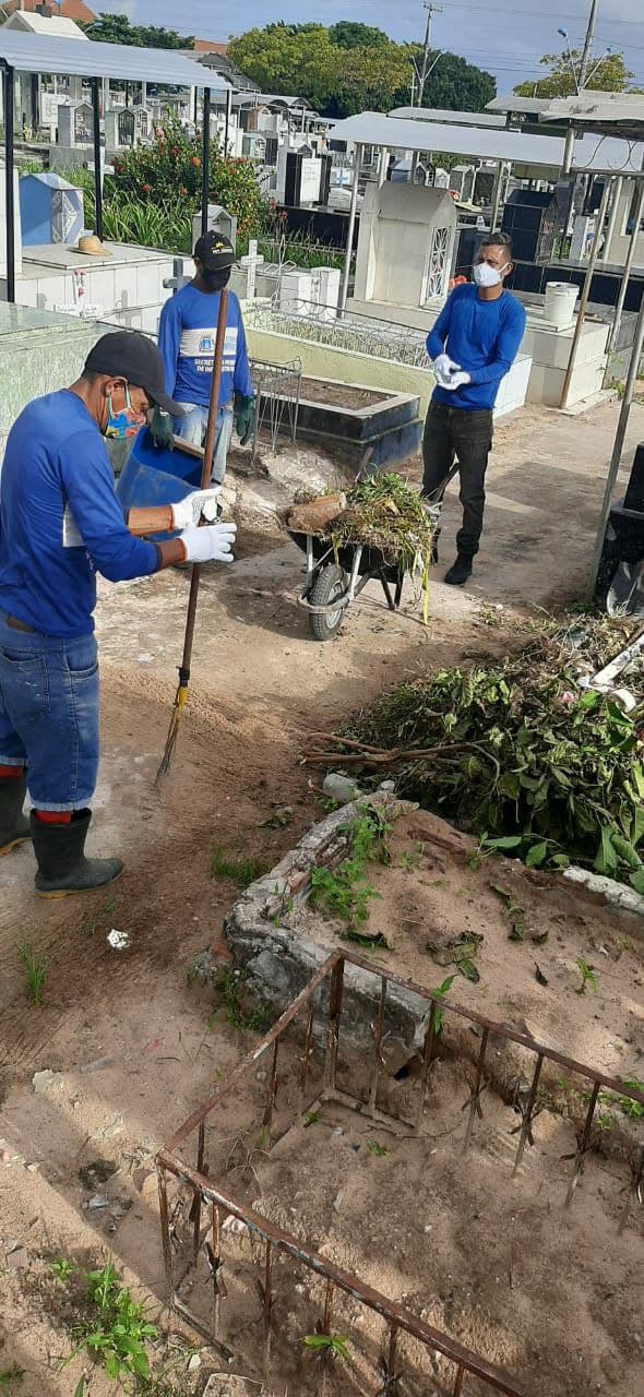 Semurb intensifica trabalhos de limpeza pública nos cemitérios centrais