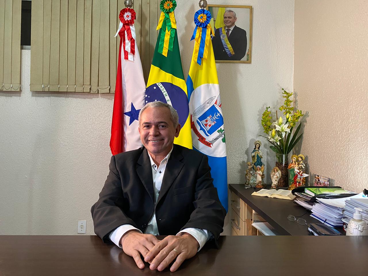 Prefeito Nélio assina protocolo para aderir a consórcio de compra de vacinas contra covid-19