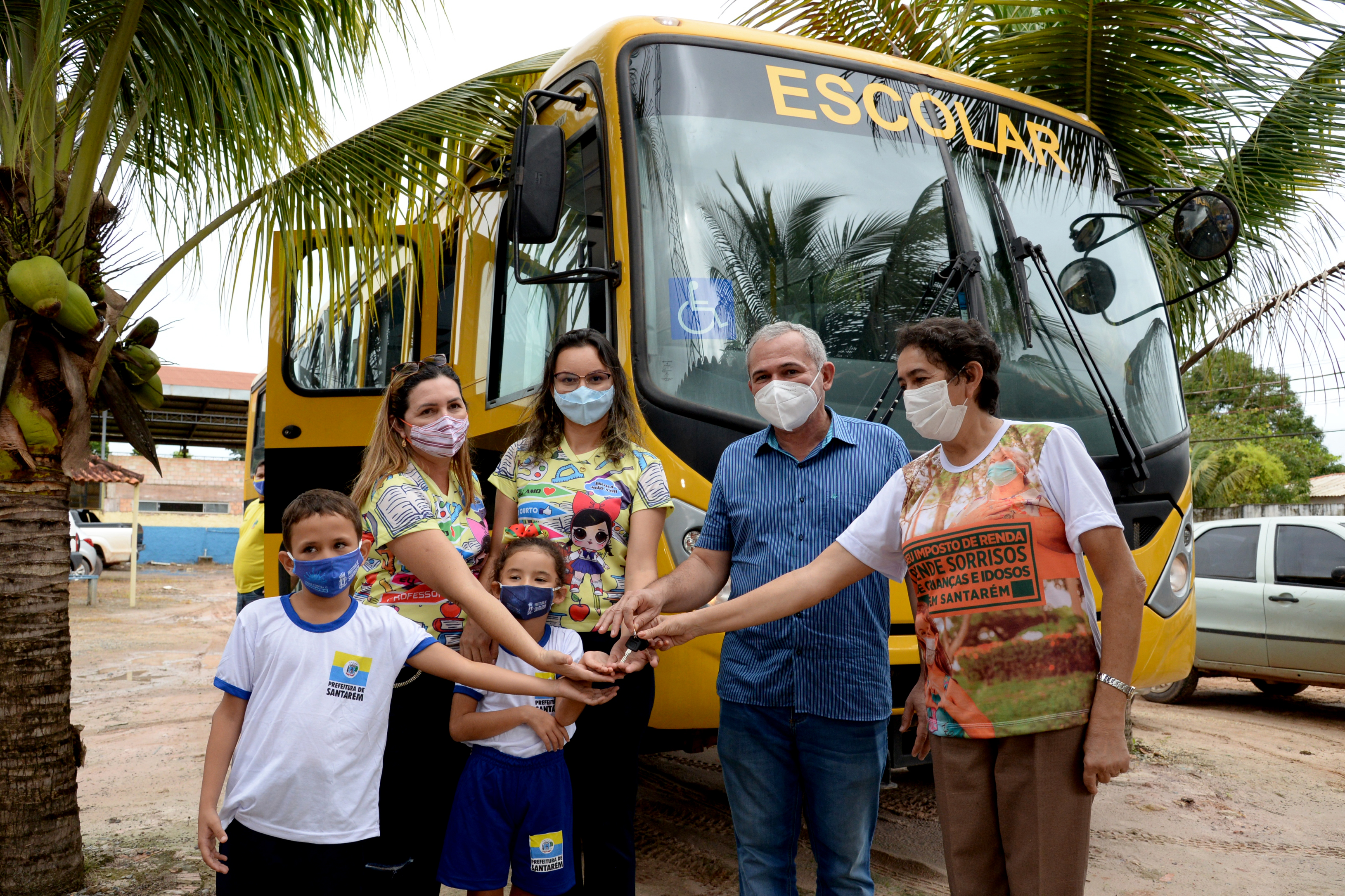 Prefeitura de Chácara  Dois ônibus escolares zero quilômetro foram  adquiridos