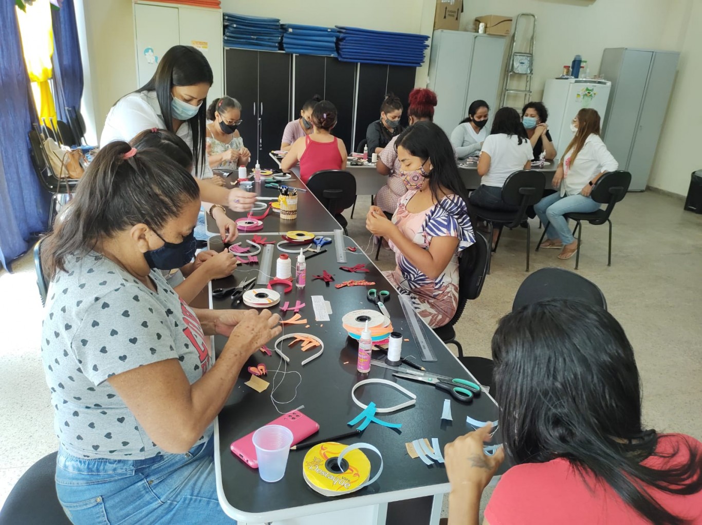 Mulheres do Cras São José Operário participam de oficina geradora de renda