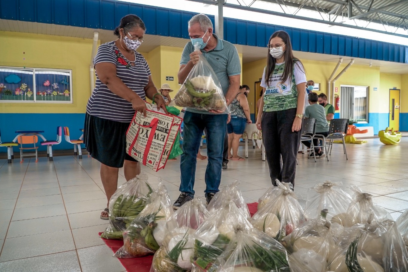 450 famílias são beneficiadas com cestas de alimentos do PAB