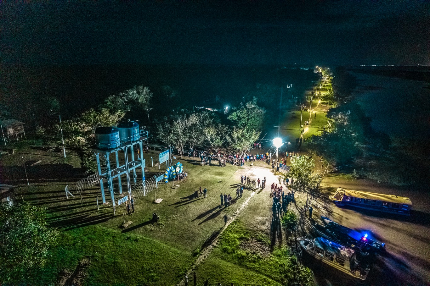 Com luminárias em led, implantadas pela Prefeitura, Costa do Tapará dá "adeus" à escuridão