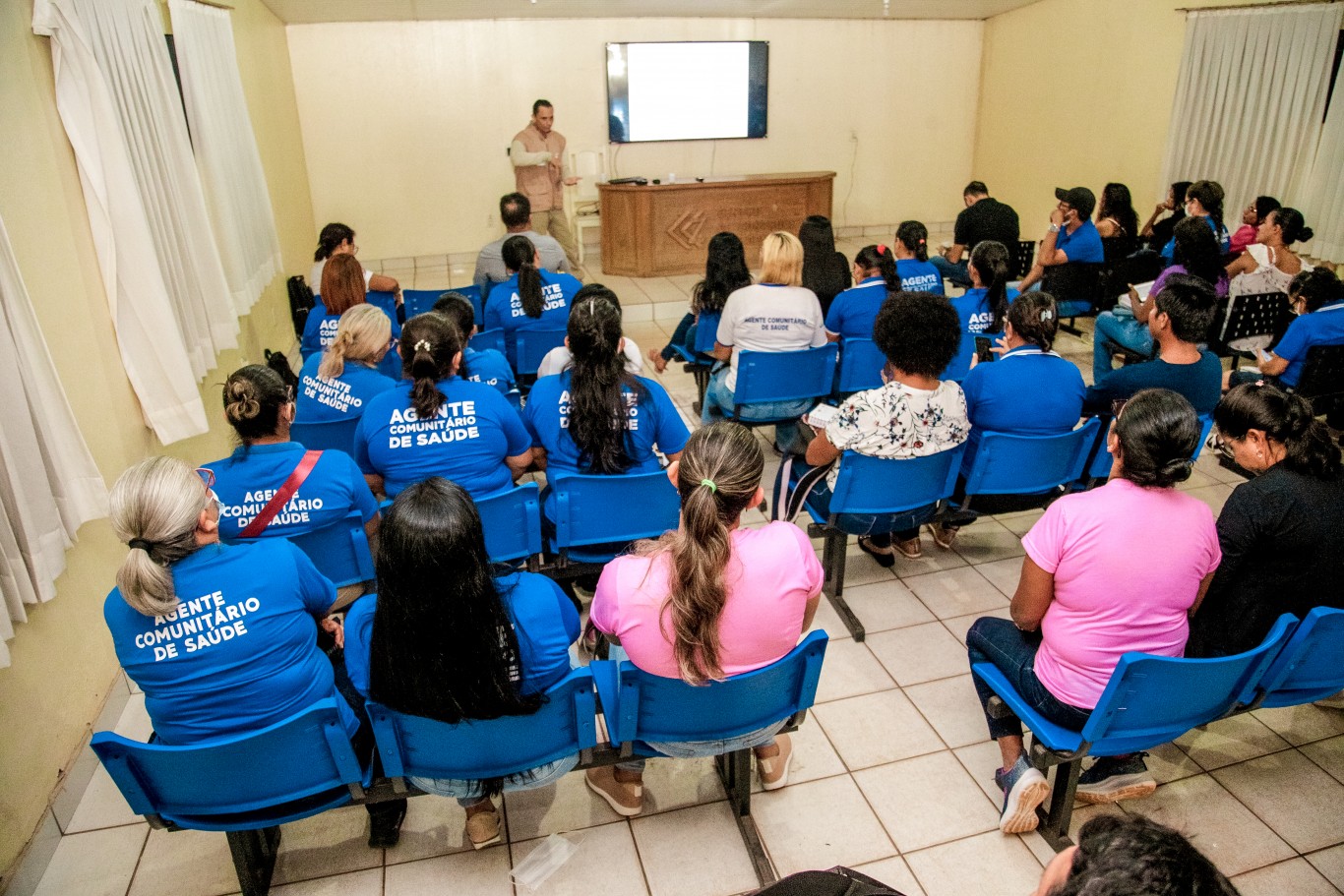 Agentes Comunitários de Saúde e de Combate às Endemias são capacitados sobre o controle de zoonoses