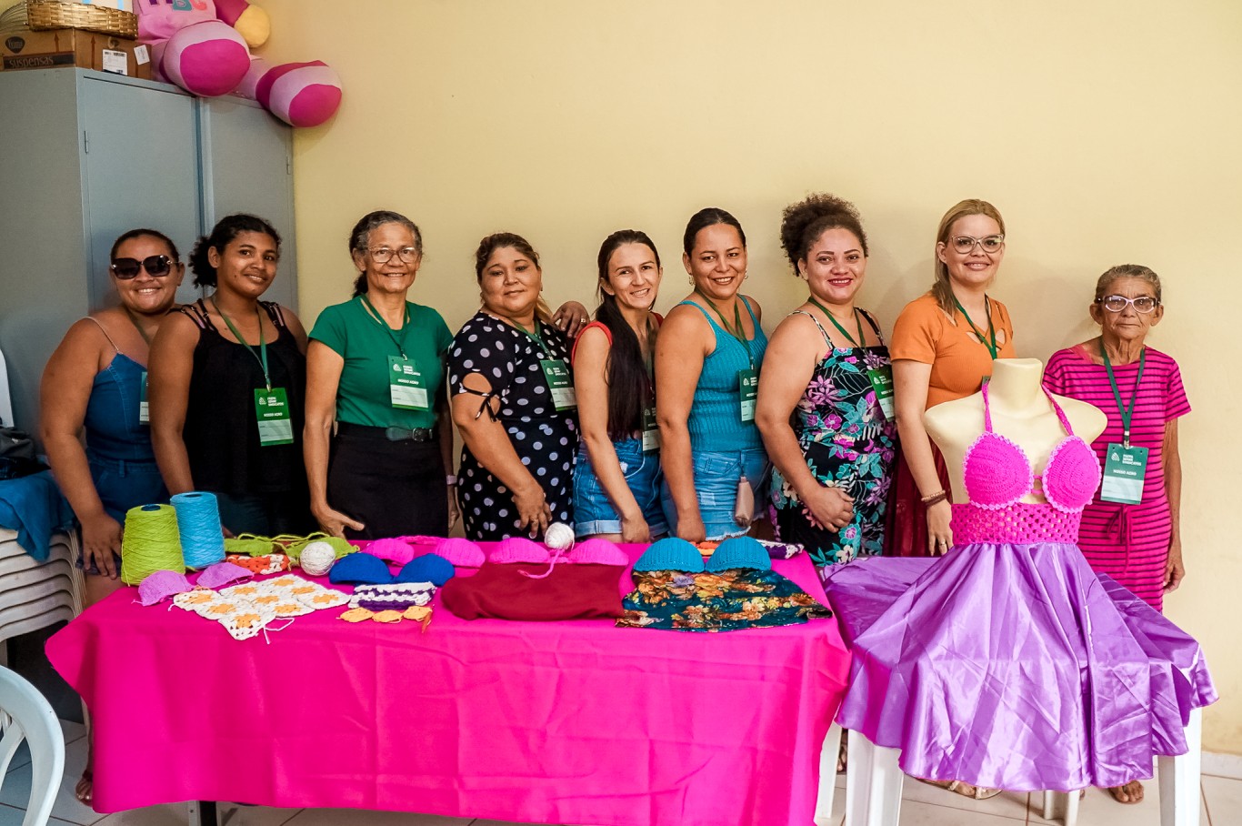 Mulheres do CRAS Urumari participam de curso de customização de crochê