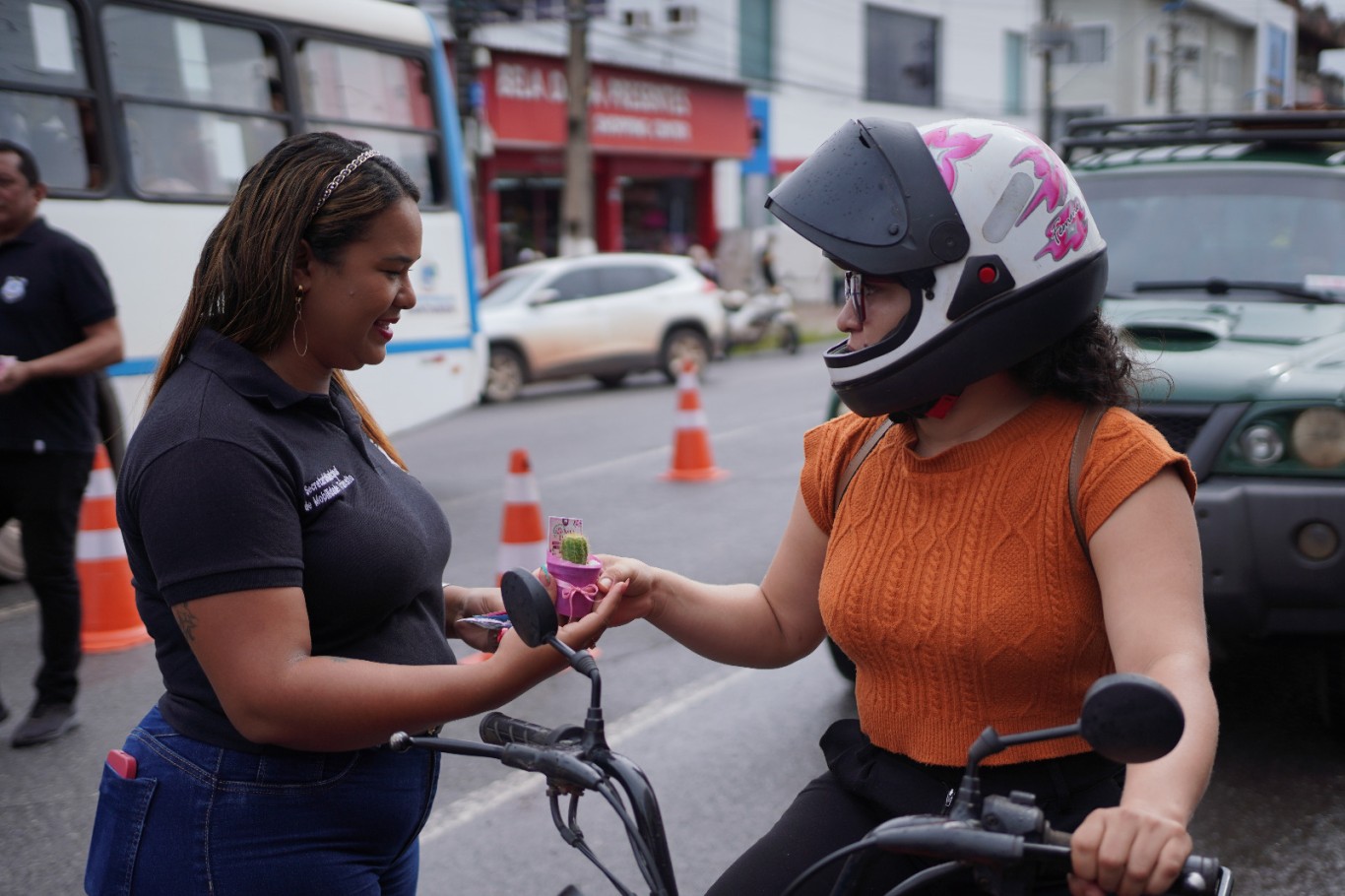 Blitz educativa destaca a importância da condução feminina no trânsito