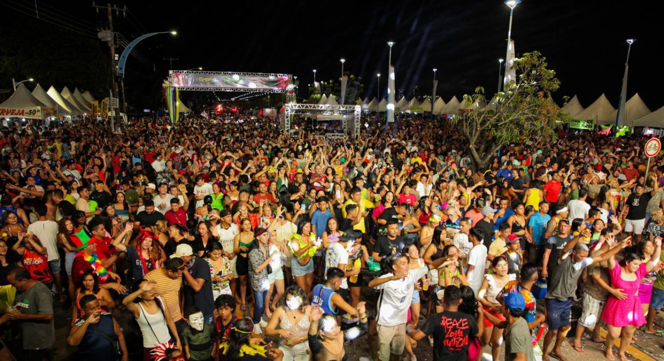 Circuito Tapajônico: Terceira noite de carnaval agita bairros e lota Praça Tiradentes com Amazon Beach