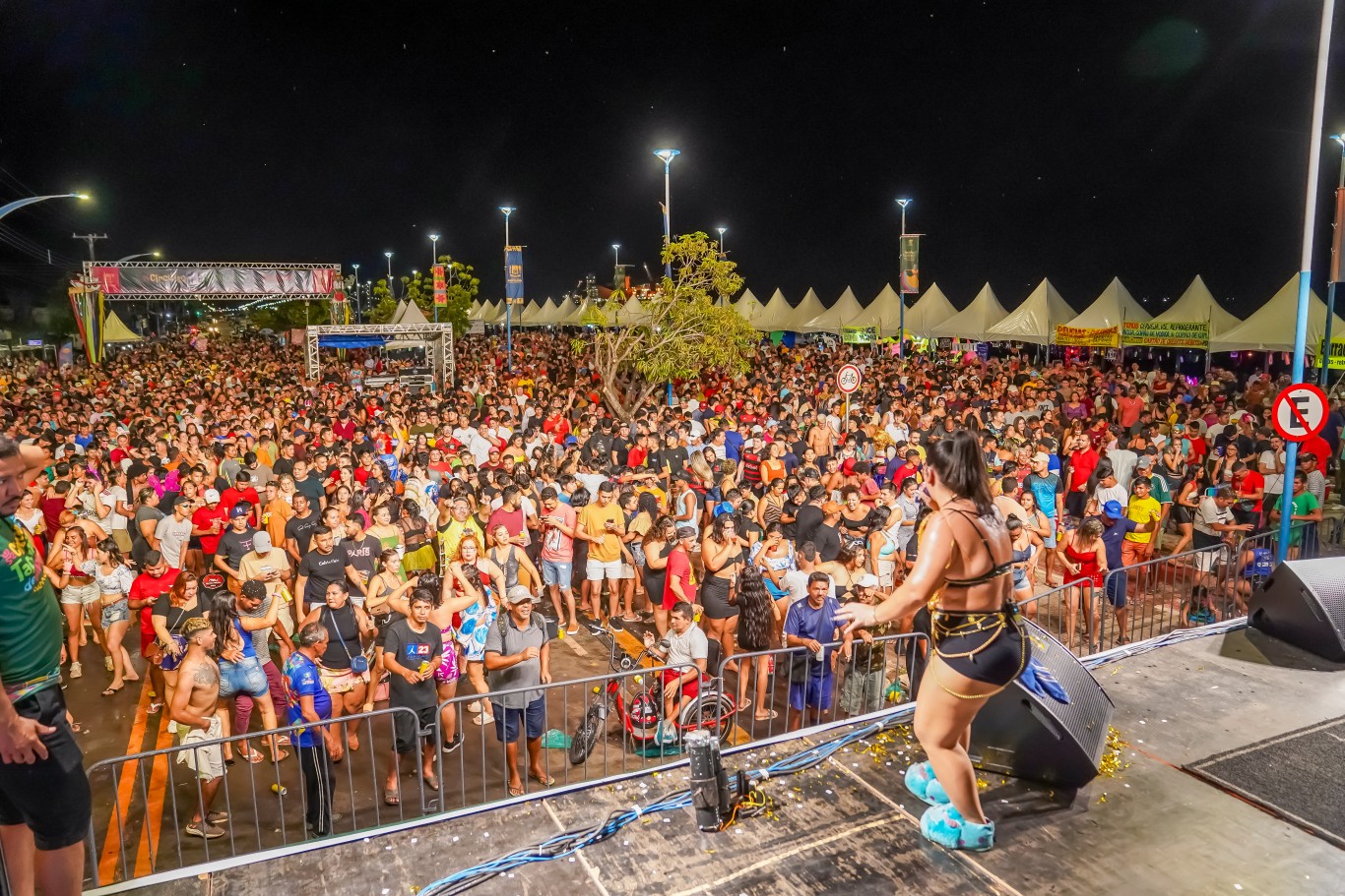 Circuito Tapajônico: Prefeitura garante alegria e segurança no primeiro dia de folia na orla de Santarém