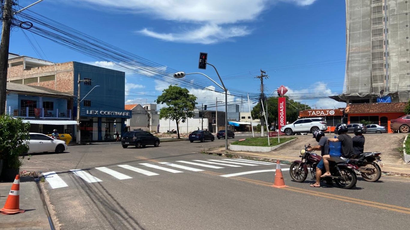 Prefeitura implanta novo semáforo em cruzamento da Presidente Vargas com Barjona de Miranda