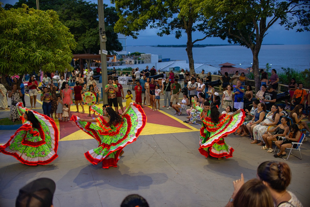 Apresenta&ccedil;&otilde;es encantaram a popula&ccedil;&atilde;o. Foto: Caio Lobato/Ag&ecirc;ncia Santar&eacute;m.