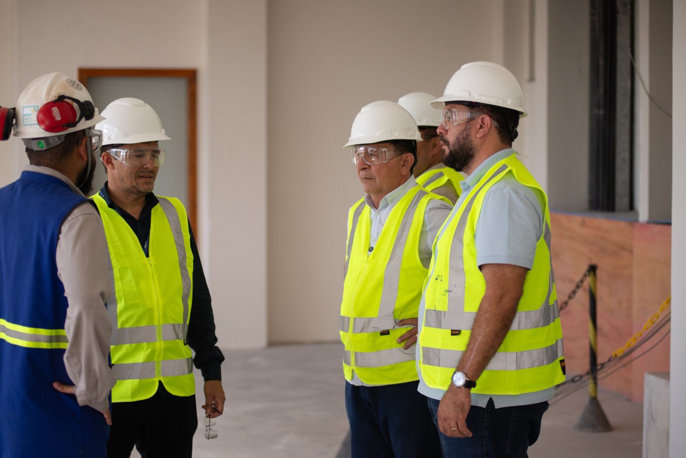 Imagem de Secretário de Obras do Pará vistoria avanço do Hospital Materno Infantil ao lado do prefeito José Maria Tapajós