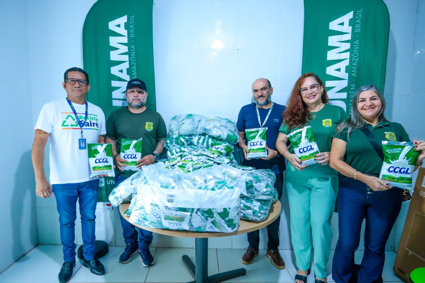 Imagem de Prefeitura fortalece ações ambientais com doação de leite para reabilitação de peixes-boi no ZooUnama