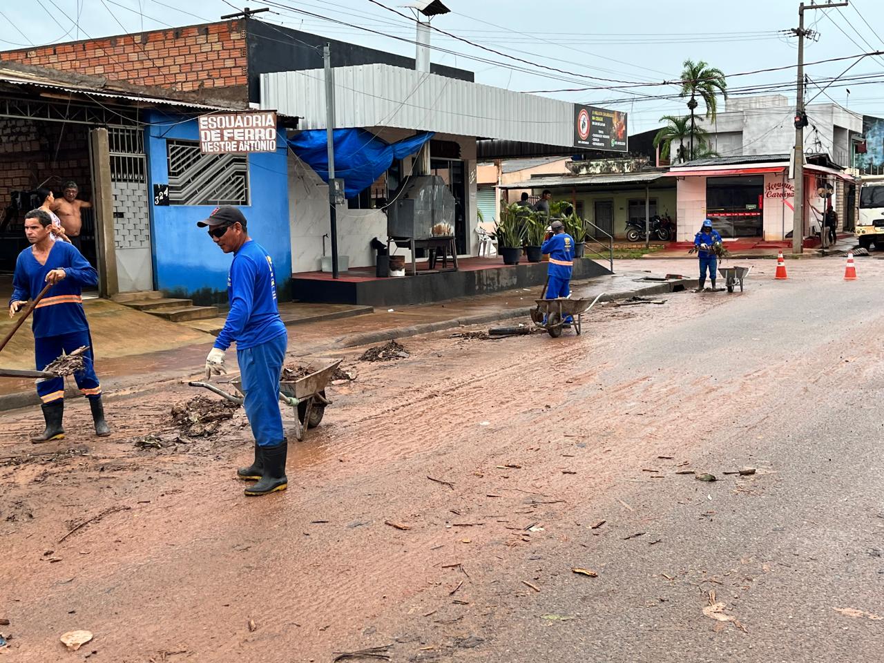 Toda as equipes de limpeza est&atilde;o mobilizadas. Foto: Ailanda Tavares/Ag&ecirc;ncia Santar&eacute;m.