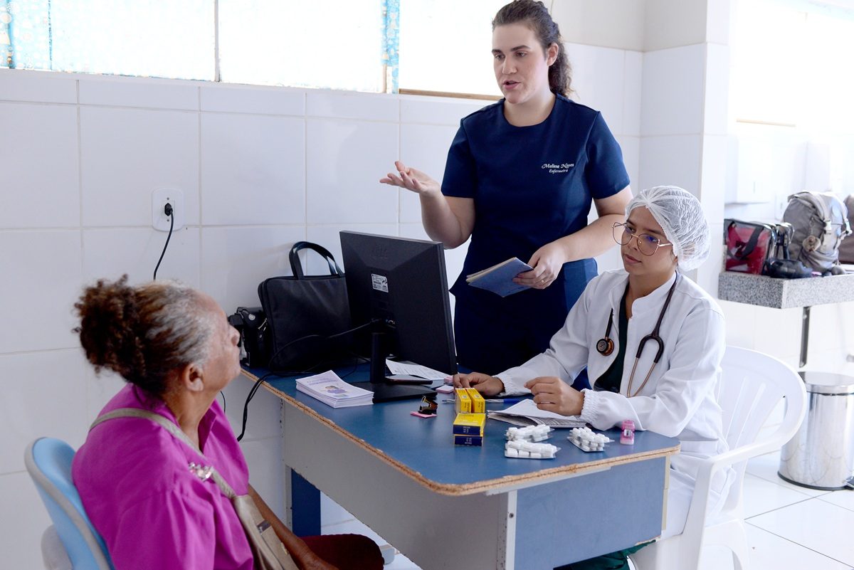Exame preventivo peri&oacute;dico e da vacina&ccedil;&atilde;o contra o HPV s&atilde;o fundamentais.