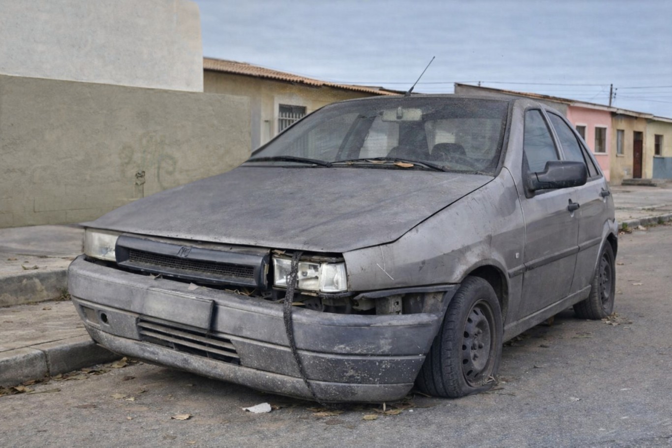 SMT alerta: Veículos abandonados em vias públicas podem ser removidos conforme legislação municipal
