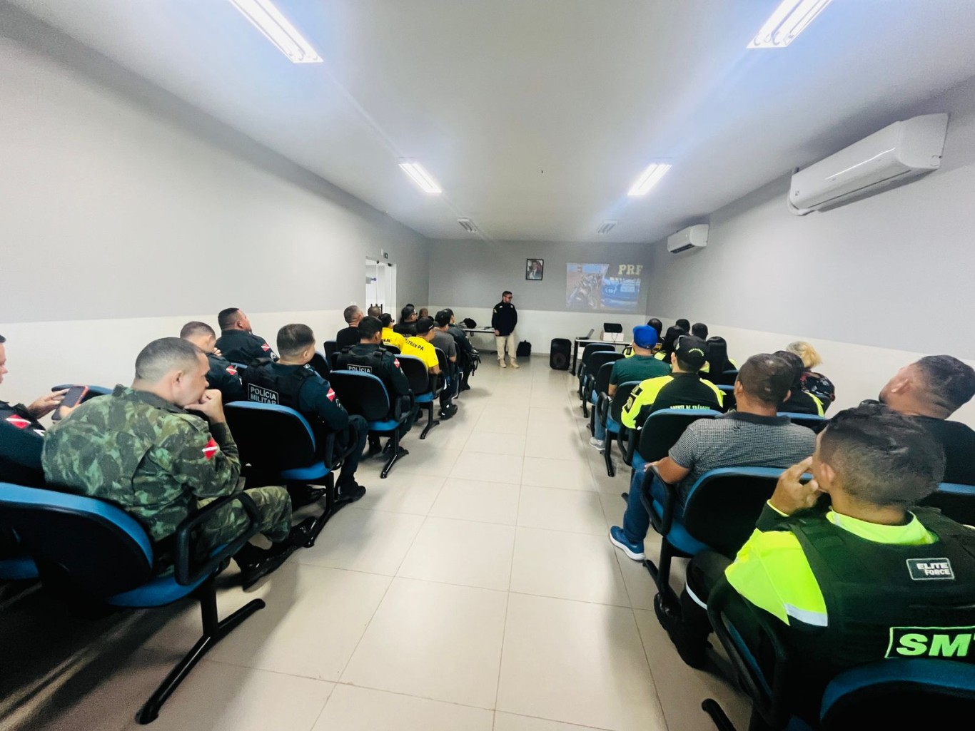 Imagem de Agentes da SMT participam de curso da PRF sobre identificação e combate à fraude veicular