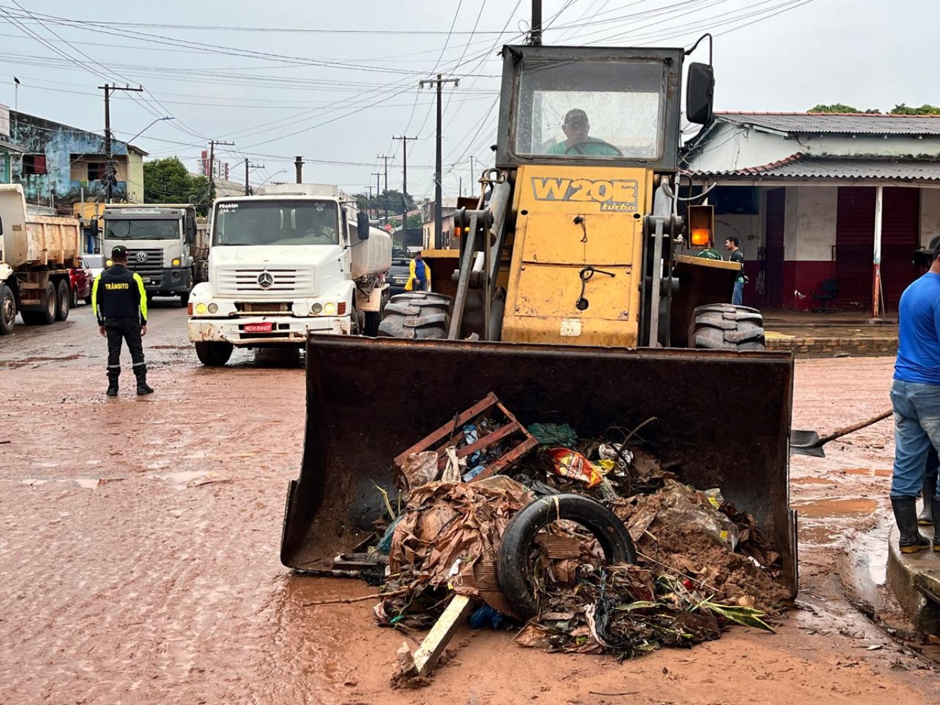 Prefeitura de Santarém mobiliza força-tarefa para reduzir impactos das fortes chuvas