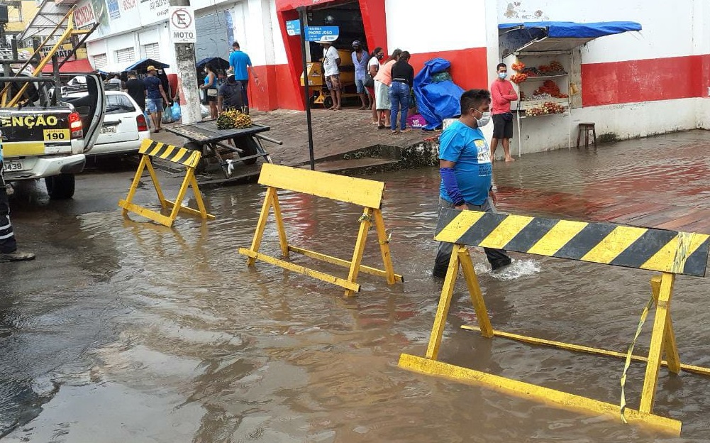 Avenida Tapajós é interditada para garantir a segurança de pedestres e veículos