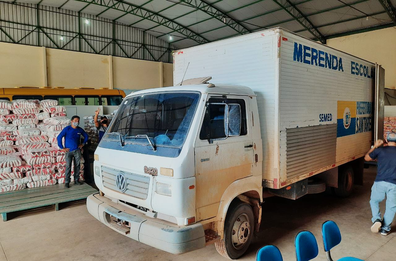 Prefeitura de Santarém inicia distribuição de 210 toneladas em kits de alimentação escolar para alunos da área urbana