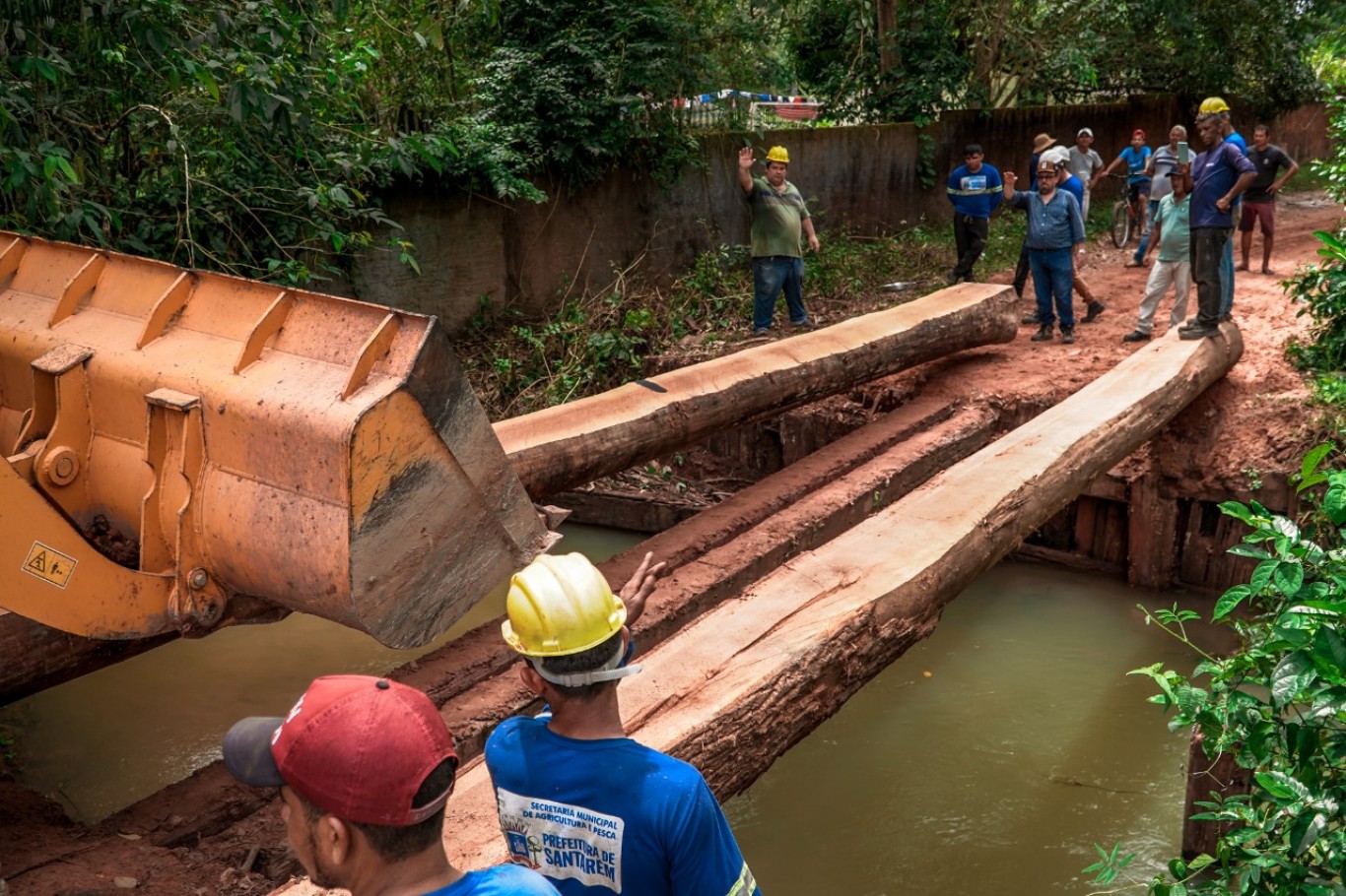 Prefeitura inicia recuperação emergencial da ponte de madeira que dá acesso ao Ramal do Urumanduba