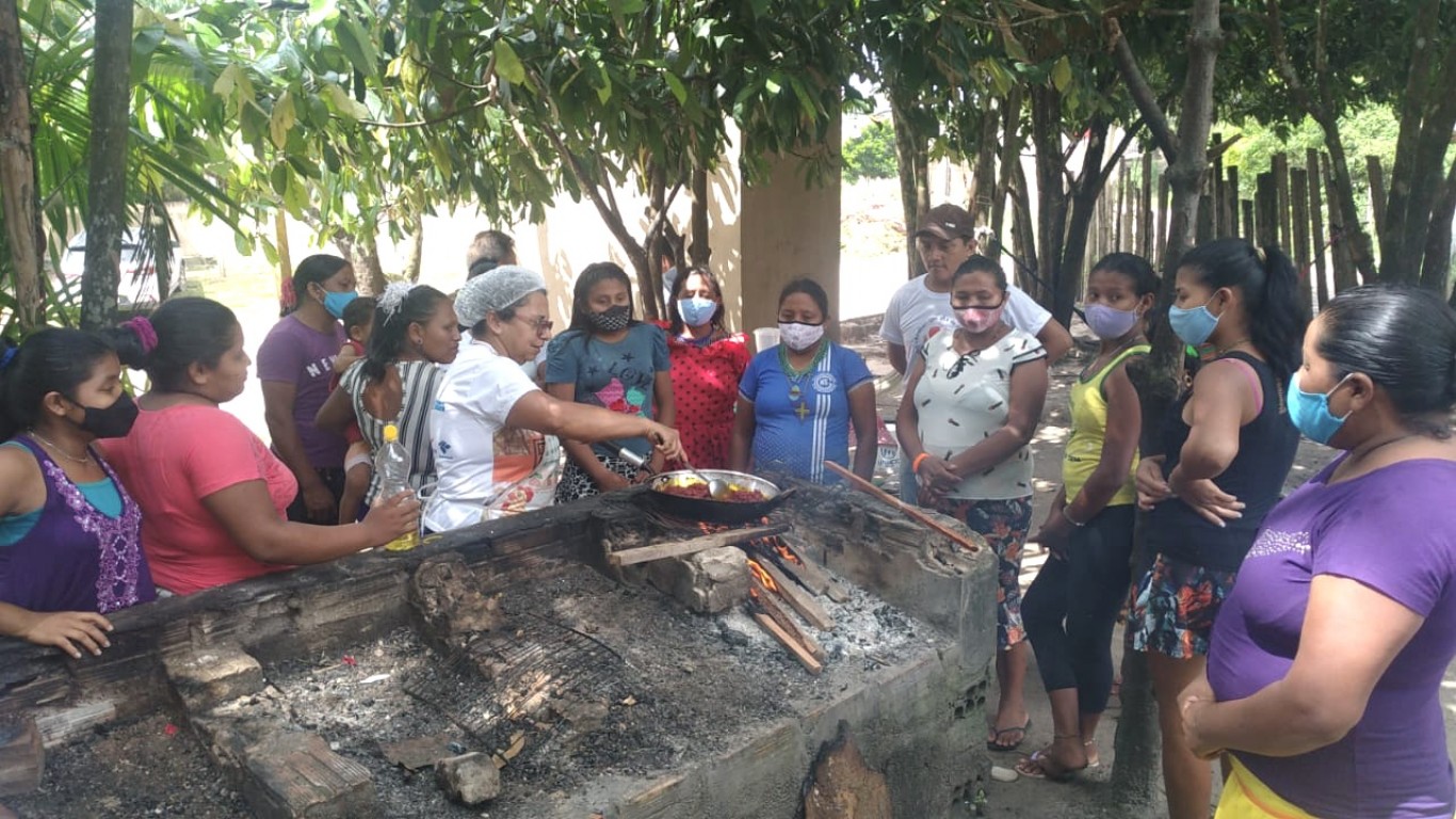 Prefeitura realiza oficina gastronômica e oportuniza renda à indígenas Warao