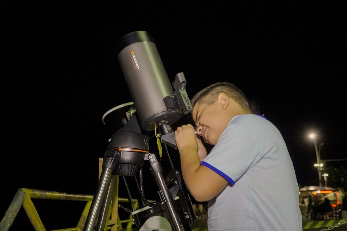 Alunos da rede municipal participam de projeto voltado à observação astronômica lunar