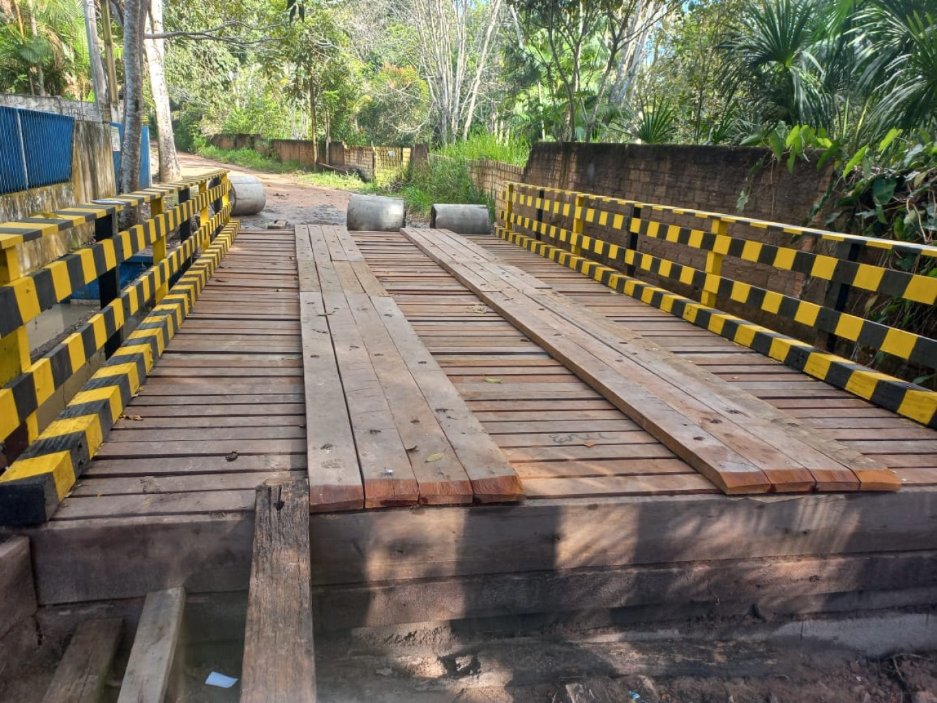 Obra da nova ponte de madeira na comunidade Vila Nova, no Eixo forte, chega em sua fase final