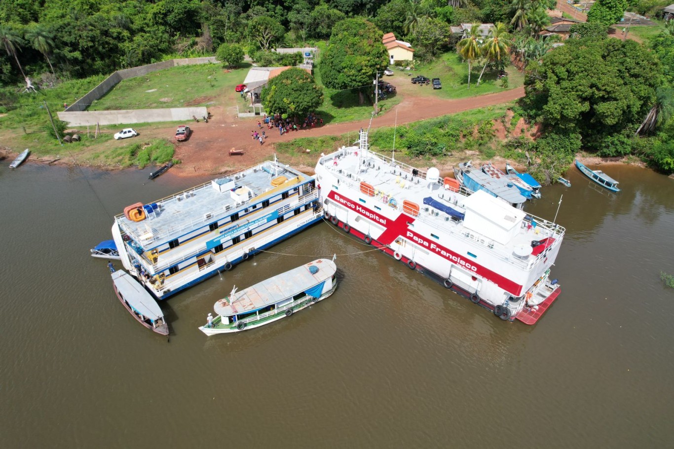 Em parceria com a Prefeitura, barco hospital Papa Francisco realiza ações de saúde em comunidades ribeirinhas de Santarém