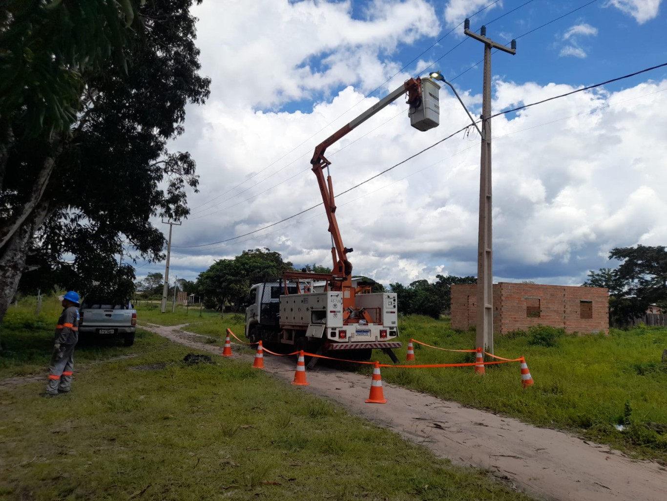 Santarém iluminada: Prefeitura implanta mais de 100 novas luminárias na Vila de Curuai