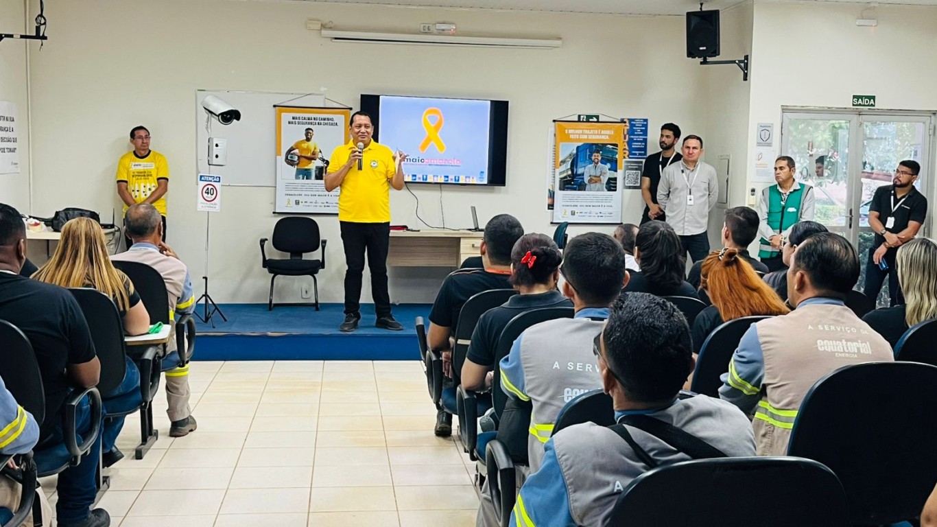 Trabalhadores da área de manutenção e logística de Santarém participam de palestra promovida pela SMT