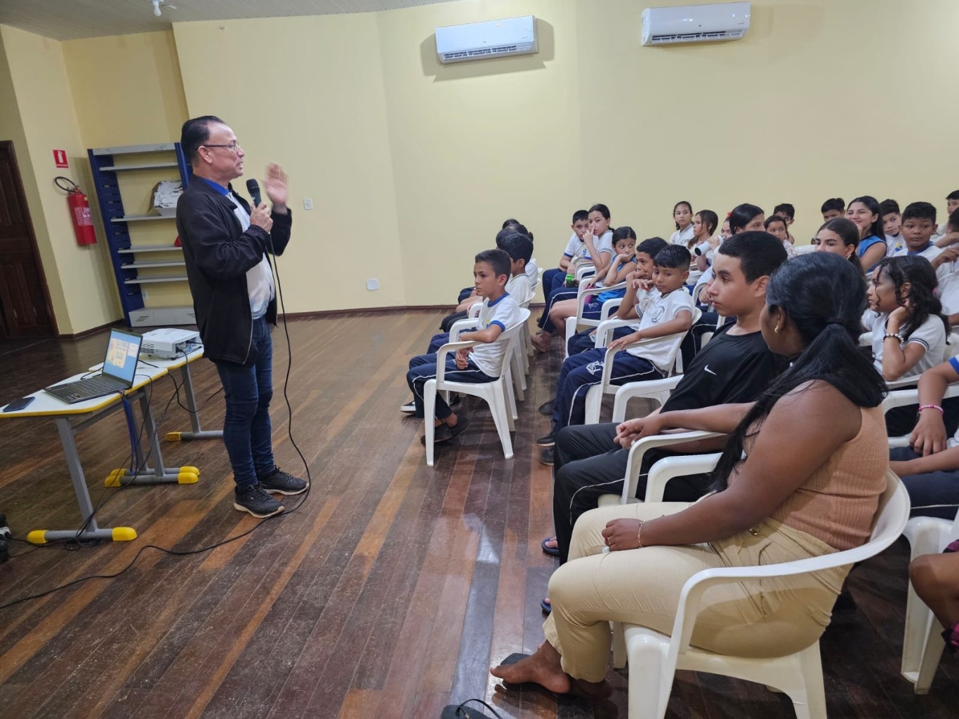 Alunos participam de palestra sobre o enfrentamento ao abuso e exploração sexual de crianças e adolescentes