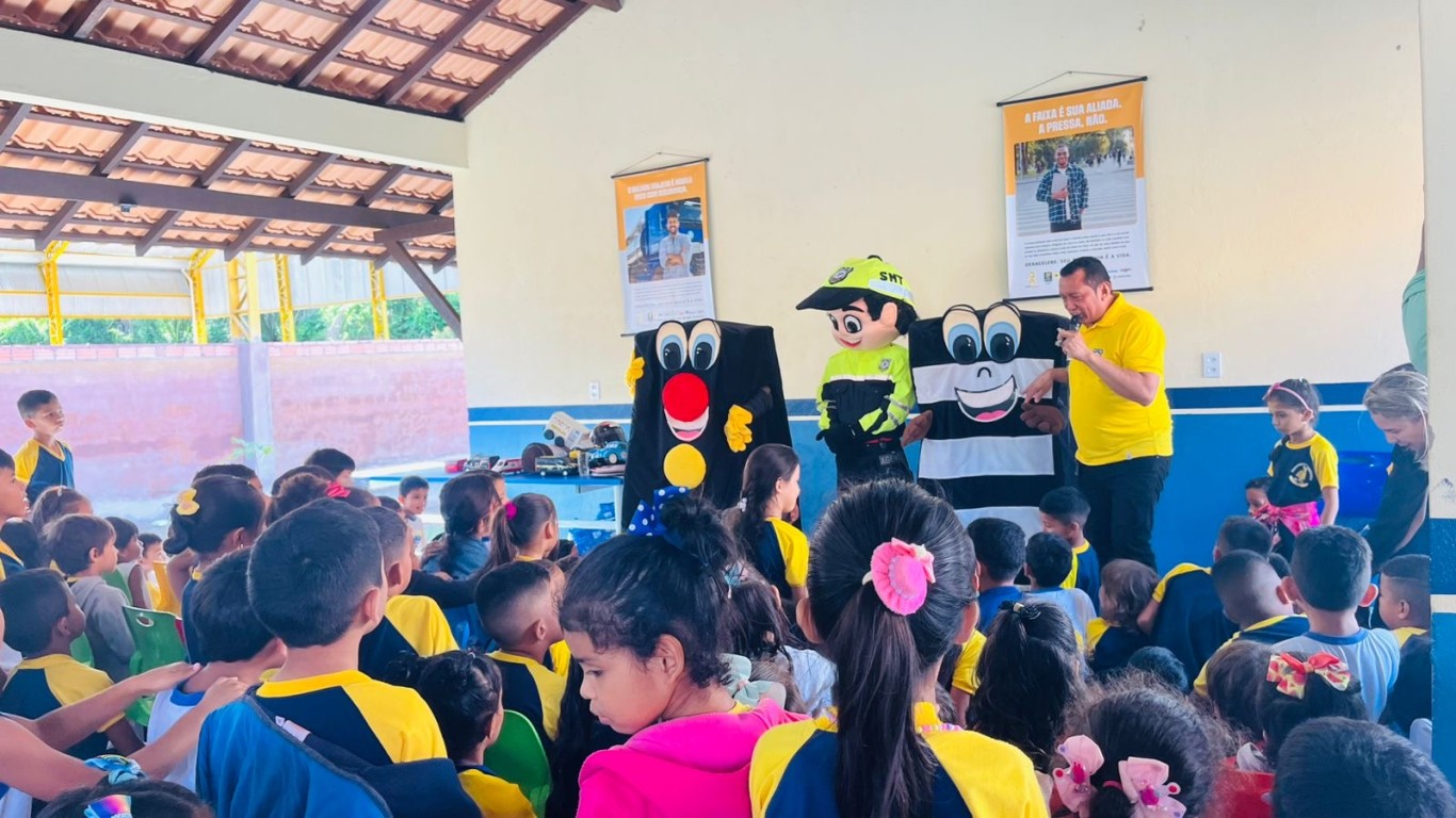 Imagem de Alunos da escola Moacir Freitas Machado, no bairro Vigia, participam de ação sobre educação no trânsito 