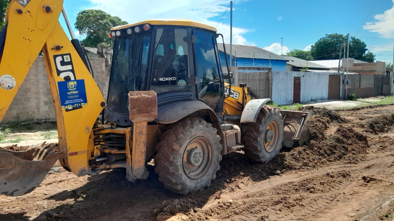 Manutenção asfáltica, obra civil e terraplenagem: bairros de Santarém recebem onze frentes de serviço nesta sexta-feira, 23