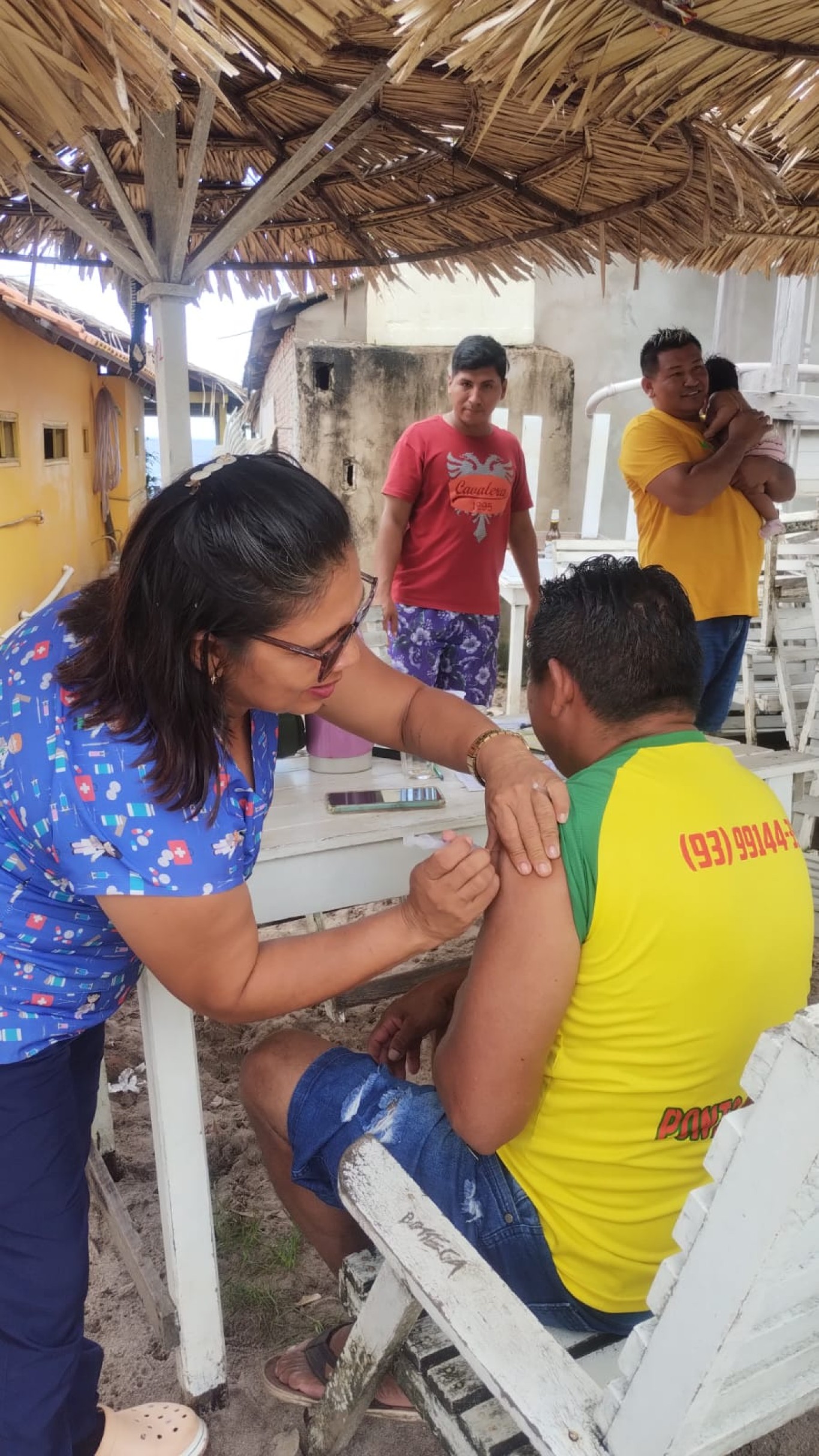 Vacinação itinerante leva saúde à Praia de Ponta de Pedras, em Santarém