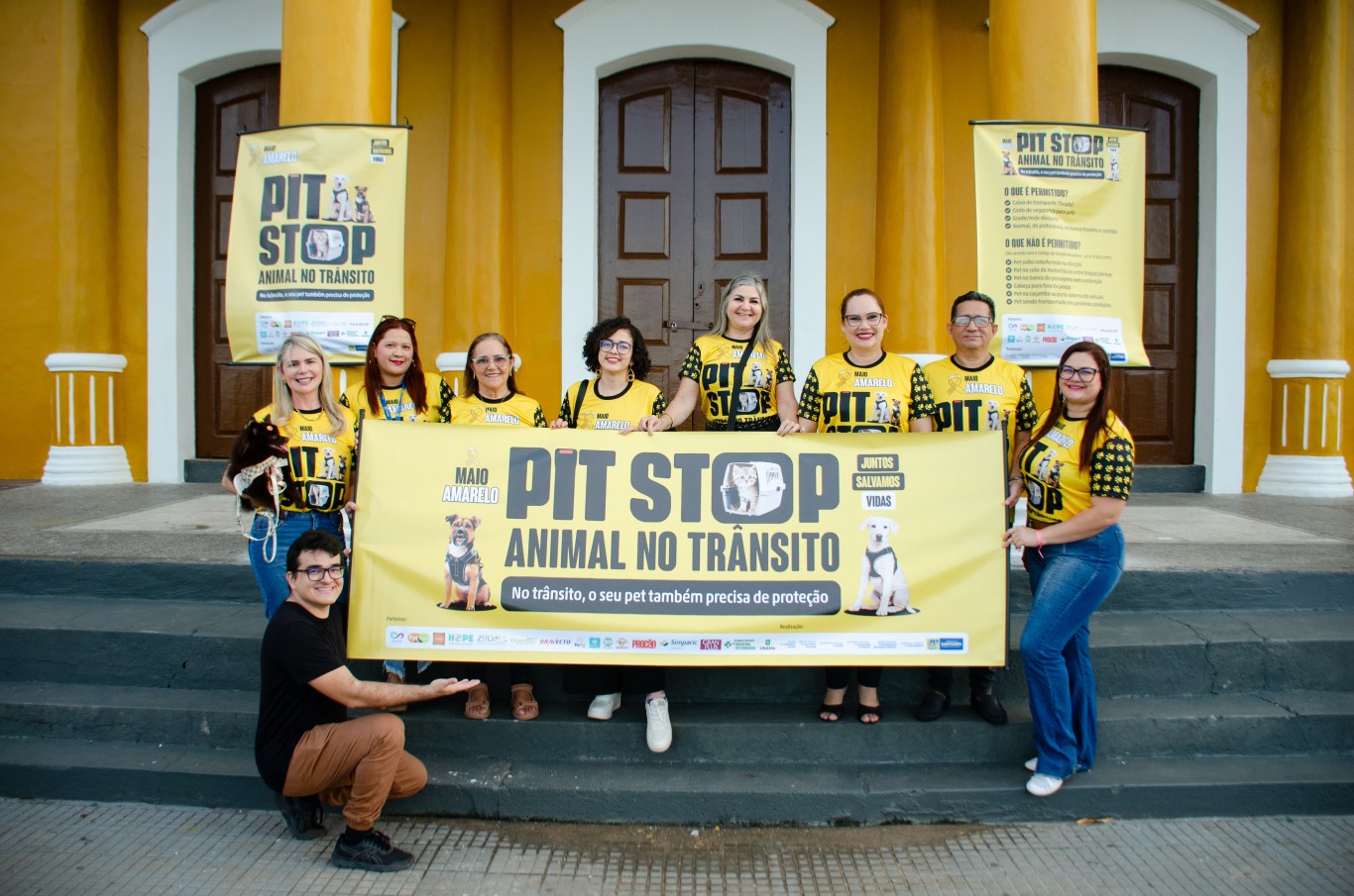 Pit Stop Animal no Trânsito sensibiliza população e reúne dezenas de tutores na orla