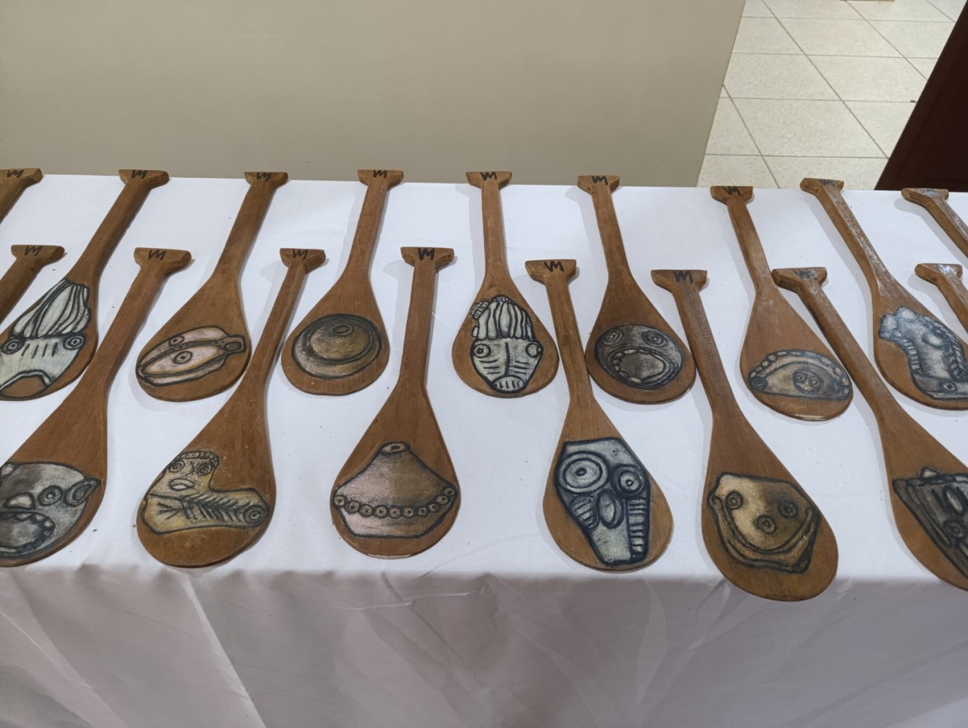 Exposição “Anãma Tapajós” transforma memória arqueológica em arte acessível no Centro Cultural João Fona