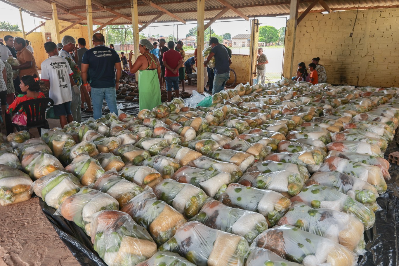 Prefeitura de Santarém distribui cerca de 11 toneladas de alimentos da agricultura familiar para famílias em vulnerabilidade social em dois bairros