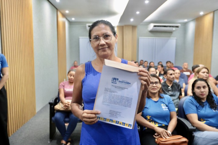 Moradores celebram entrega de títulos e avanço da regularização fundiária em Santarém | Habitação | Notícias | Prefeitura Municipal de Santarém