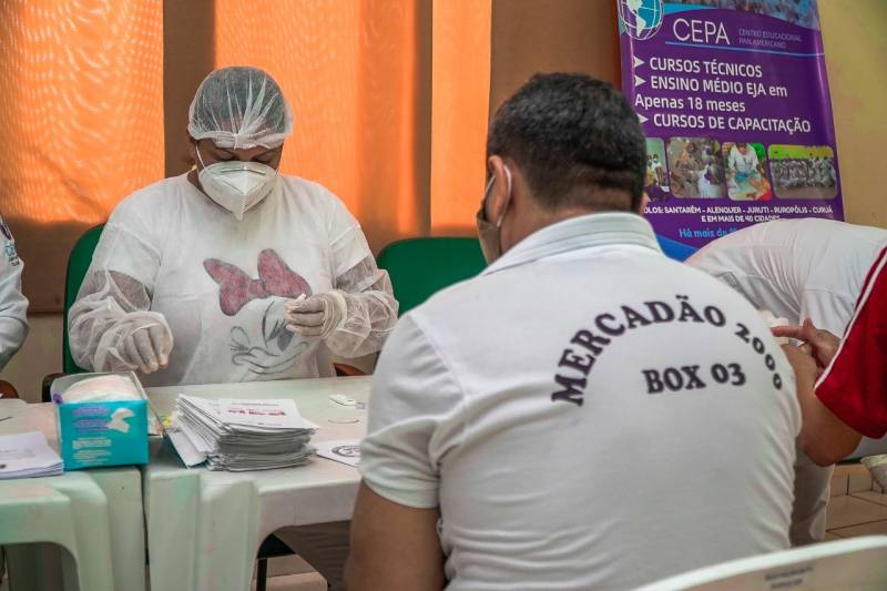 Campanha Novembro Azul atende mais de 30 homens no Mercadão 2000