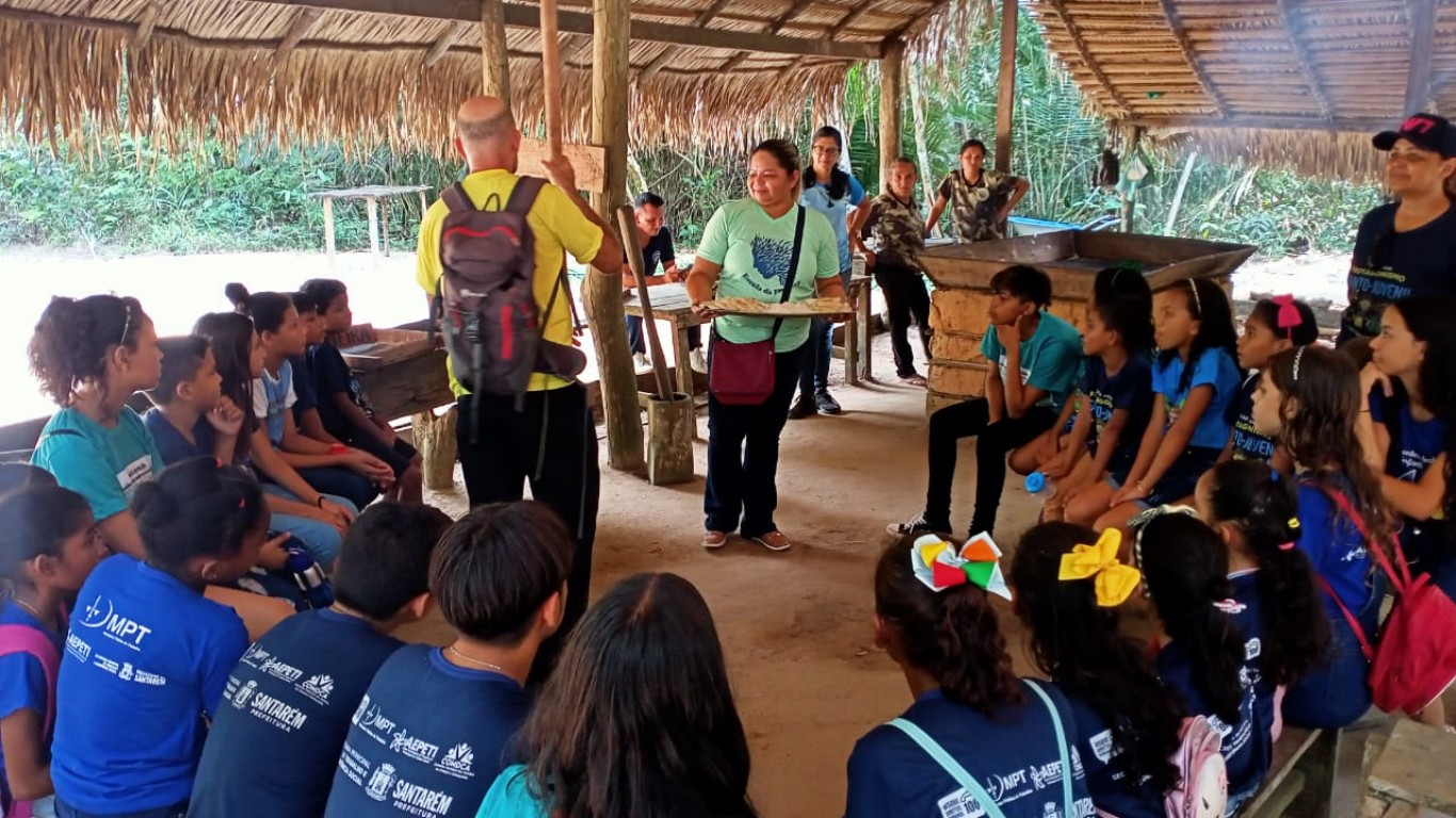 Crianças e adolescentes do Projeto 'Transformar Vidas' participam de passeio ecológico