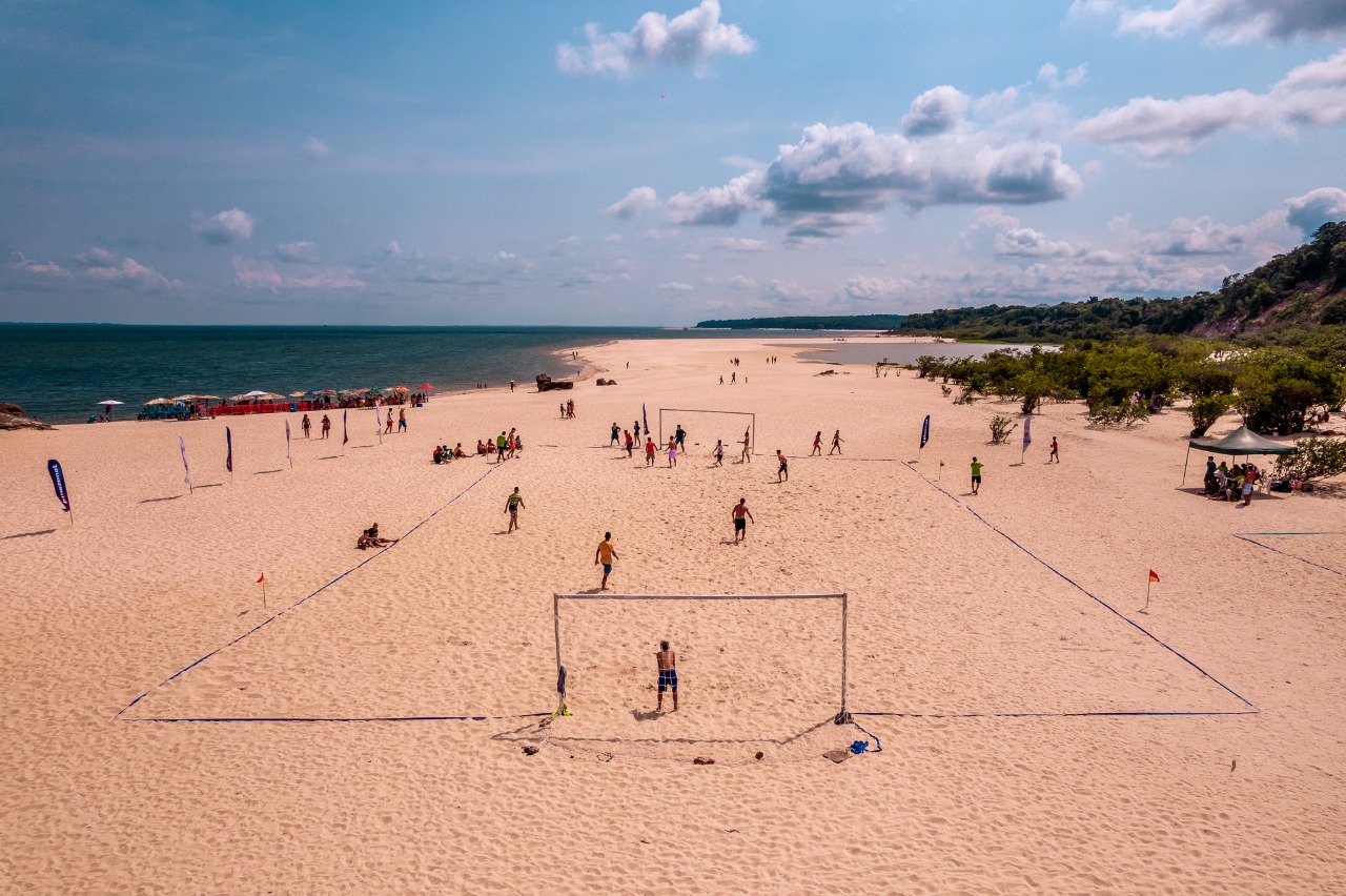 Beach Tennis é uma das atrações que movimentam o festival Na Praia