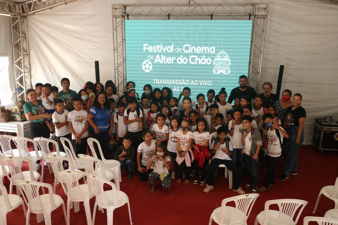 Alunos de escolas municipais assistem filmes no Festival de Cinema de Alter do Chão 