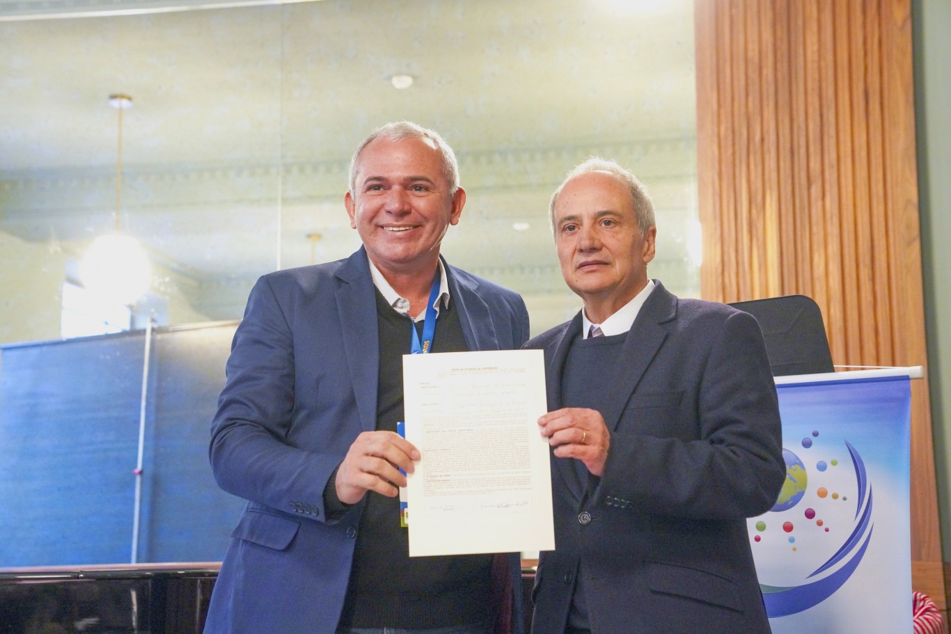 Missão Inovajuntos: em Portugal, prefeito Nélio assina Termo de Cooperação com município de Guimarães