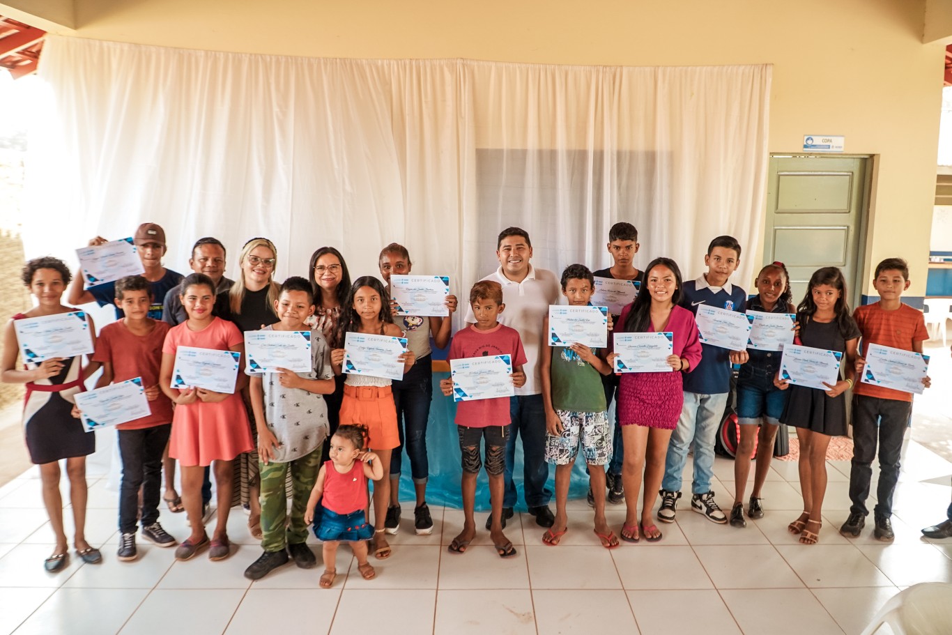 Adolescentes do CRAS Urumari recebem certificados do curso de Fundamentos da Informática