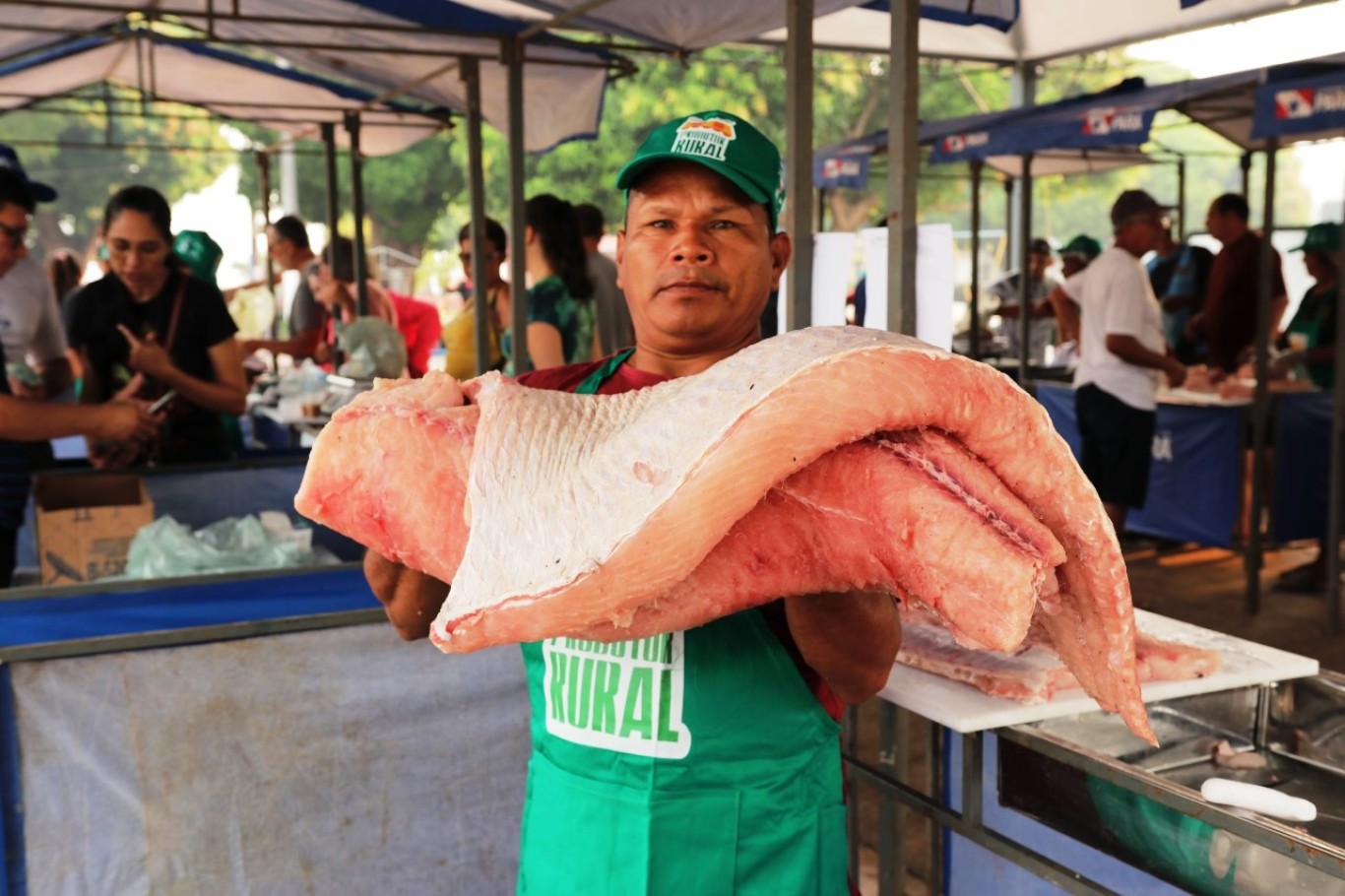 Duas toneladas de pescado são comercializadas na 4ª edição da Feira do Pirarucu de Manejo
