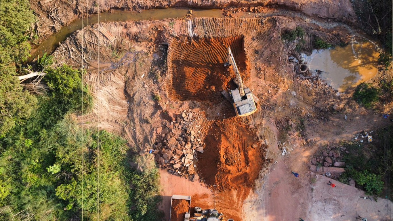 Atenção redobrada: trecho da Av. Cuiabá é interditado para obras de drenagem