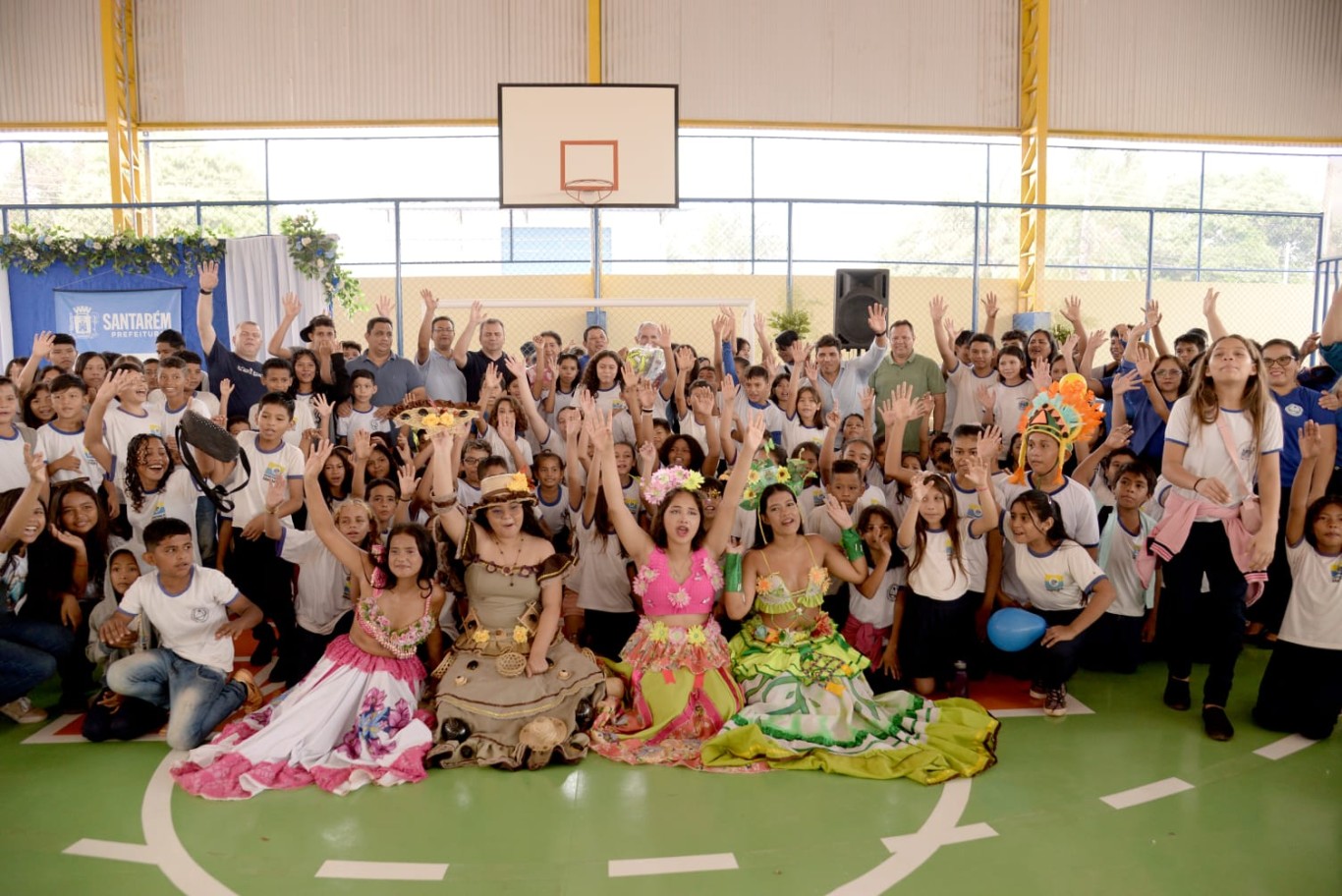 Escola Padre Felipe Bettendorf, no Maracanã, ganha quadra coberta