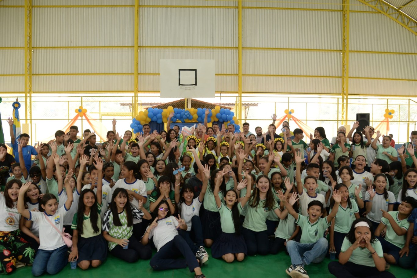 Quadra coberta da Escola Aldo Ferreira, no bairro Alvorada, é a 40ª entregue pela gestão Nélio Aguiar