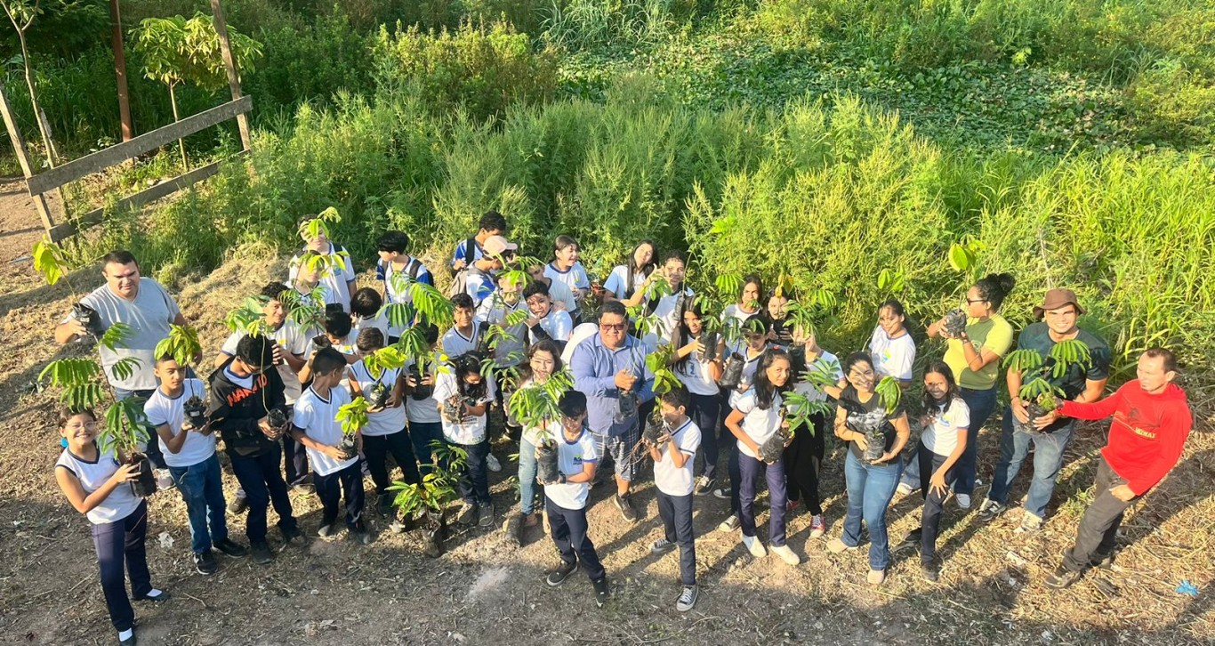 Semma realiza nova etapa de plantio no entorno do Lago do Mapiri para restaurar vegetação da área